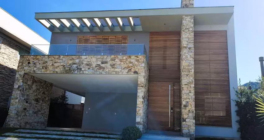 Linda casa, em loteamento planejado de alto padrão na lagoa da conceição - florianópolis/sc