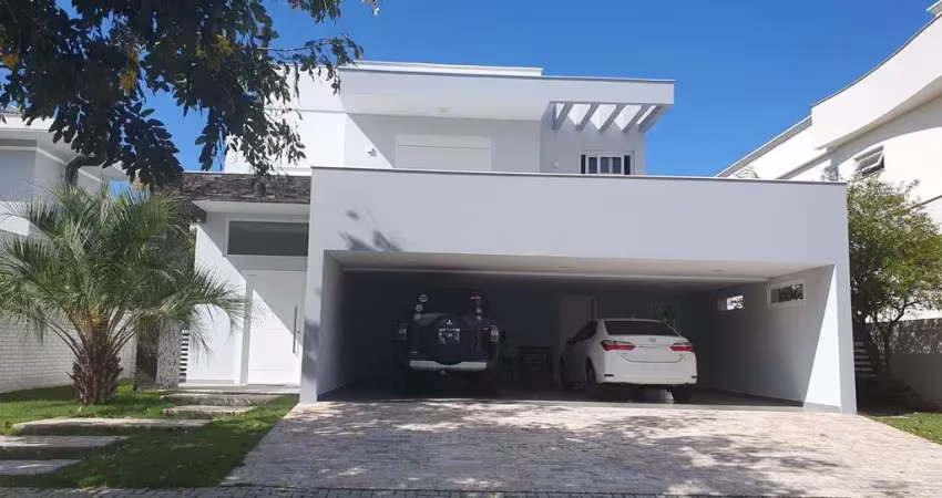 Casa de 3 quartos em condomínio fechado, localizada no Rio Tavares - Florianópolis/SC