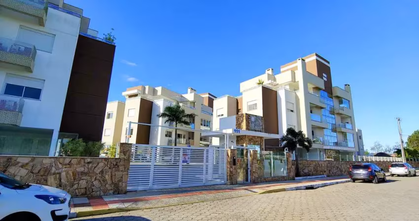 Linda cobertura duplex semi-mobiliada com 3 dormitórios sendo 1 suíte a apenas 200m da praia do campeche