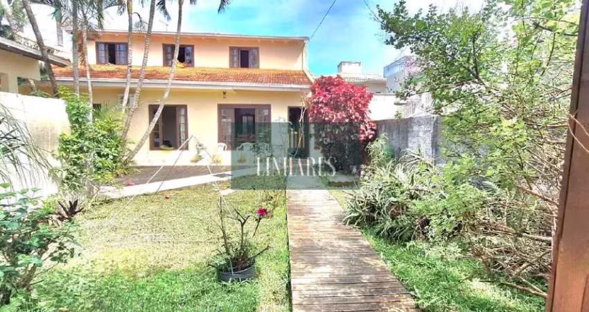 Casa  no bairro Carianos próximo a ressacada