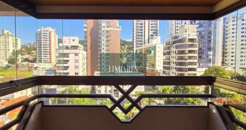 Apartamento à venda no Country Club, situado na avenida Beira Mar.