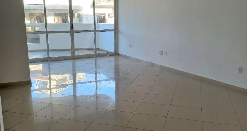 Apartamento com 3 quartos para alugar no Imbetiba, Macaé 
