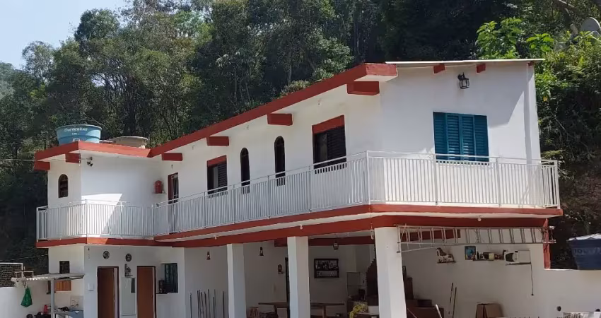 Excelente Chácara com Piscina e Lago em Franco da Rocha
