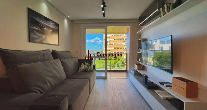 Apartamento mobiliado de 2 dormitórios no bairro petrópolis