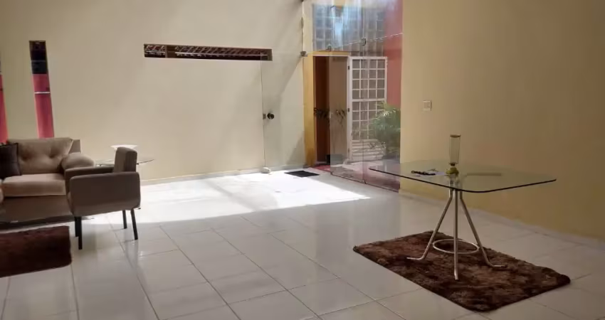 Excelente casa no bairro do cordeiro (81) 99634-4755.....