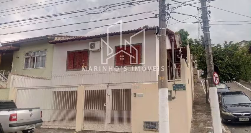 Casa para Venda em Resende, Centro, 3 dormitórios, 2 banheiros, 3 vagas
