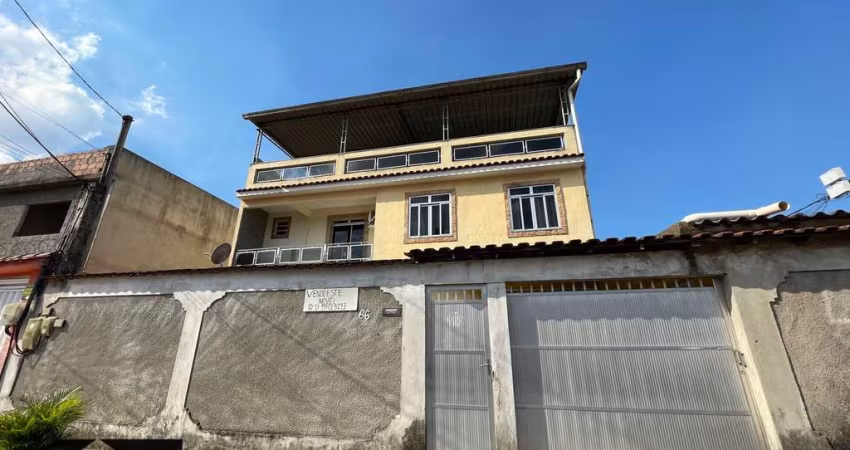 Casa Triplex, de 4 quartos com amplo Terraço à Venda em São João de Meriti/RJ