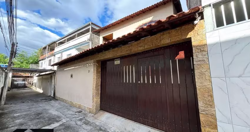 Casa de 4 Quartos, com  Área Gourmet e Piscina
