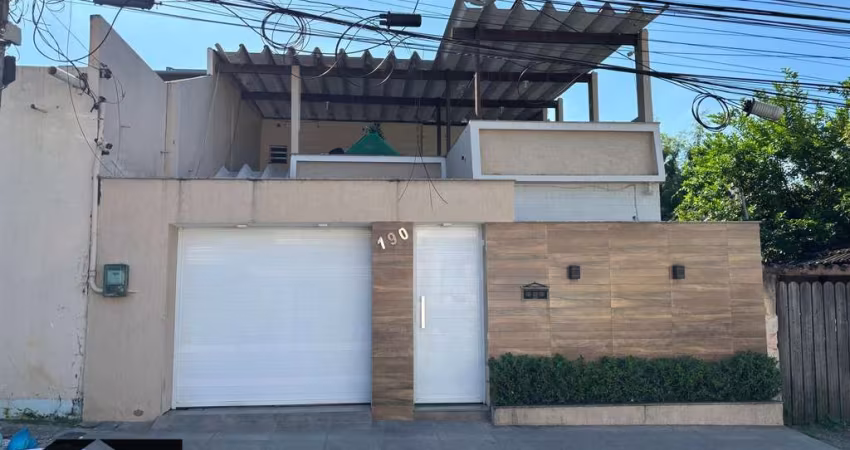 Casa e 3 Quartos com Terraço e Piscina no Centro de Mesquita