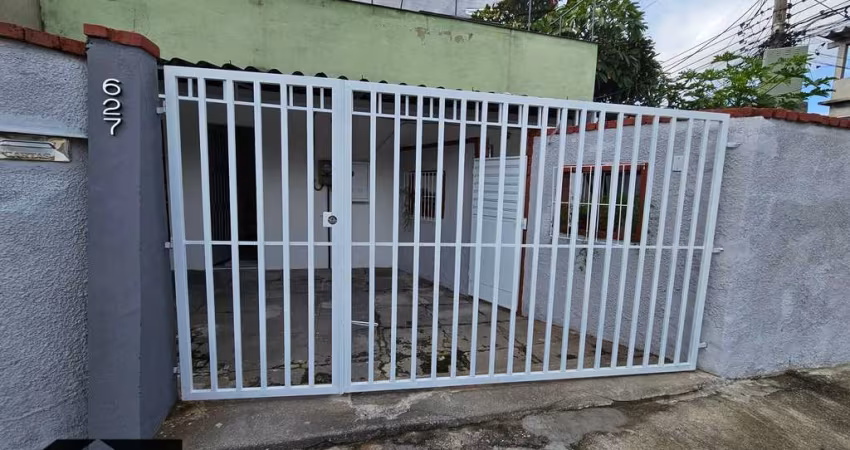 Casa de Esquina, Térrea com Quintal