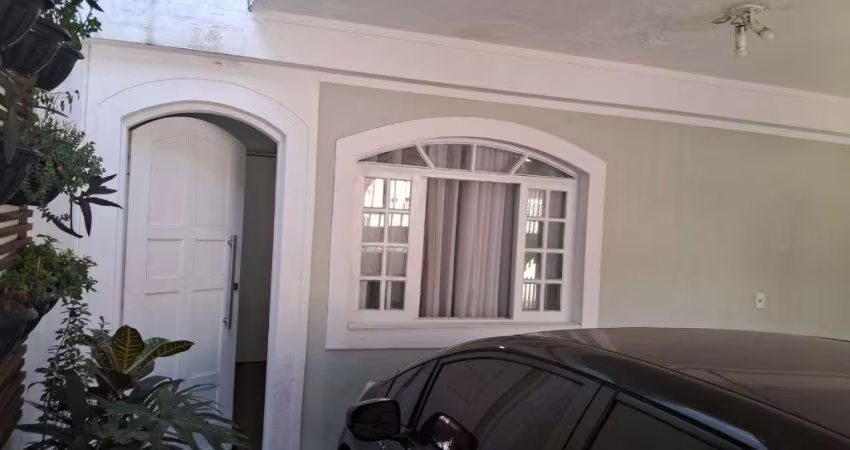 Casa Padrão à venda no Jardim D Abril, Osasco - 2 dormitórios, 1 suíte, armários embutidos