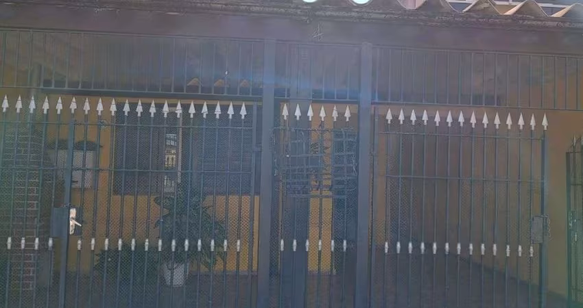 Casa à venda na Vila Hermínia, São Paulo - 2 dormitórios, garagem e quintal!