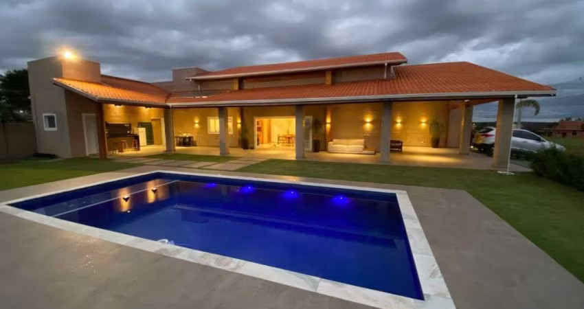 Casa de luxo no Condomínio Ninho Verde II - PARDINHO - SP,  com piscina aquecida