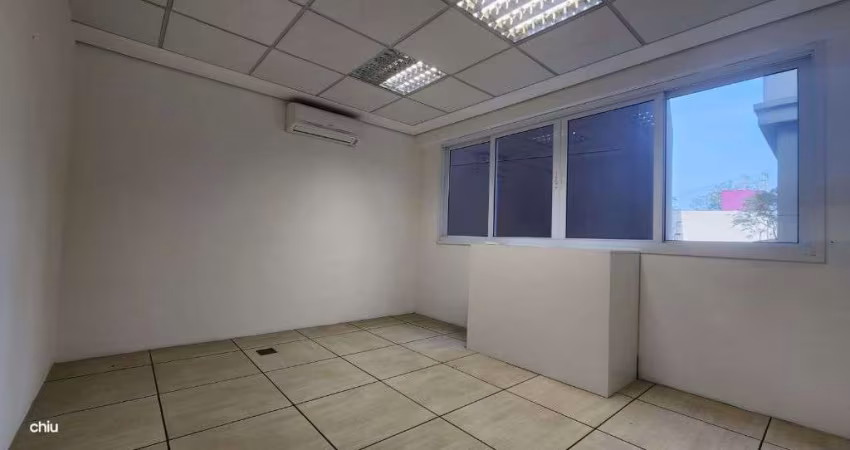 Conjunto comercial à venda, 38 m²  , subdividido em 03 salas mais banheiro e 01 vaga de estacionamento no Open Mall The Square, na Raposo Tavares