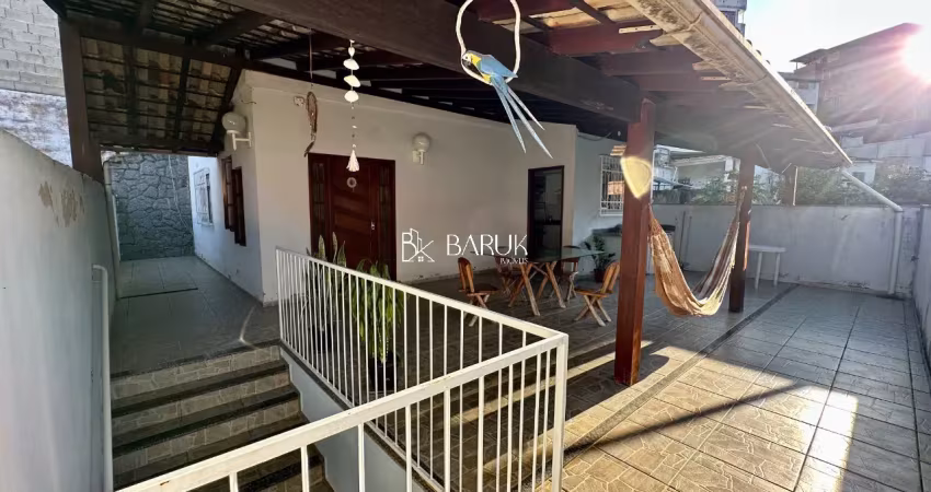 Teixeiras , casa 4 quartos, terraço,  garagem.  excelente localização