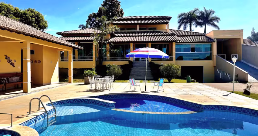 Aeroporto, casa duplex, 3 suítes,  6 vagas, área de lazer completa,  pomar e com 1.262,50 m2