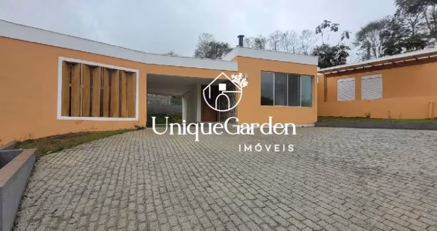 Casa em Condomínio em Jambeiro-SP - 3 Quartos, 2 Suítes, 2 Salas, 2 Banheiros, 2 Vagas e 210m² de Área.