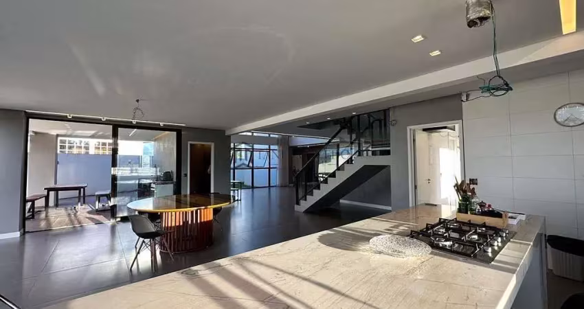 Casa à venda com 657m², 5 suítes, armários planejados,  1 escritório, 1 sala kids, cozinha integrad