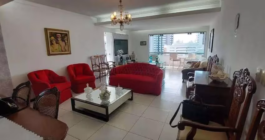 Apartamento à venda, com 185m², 4 dormitórios, 2 suítes, Aflitos Recife, PE