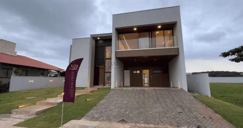 Casa à venda com 379,14m², projetada por Humberto Zirpolli, com 3 suítes sendo uma máster com close
