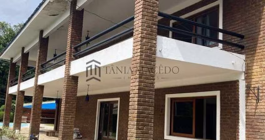 Casa à venda em condomínio, km 08, com piscina