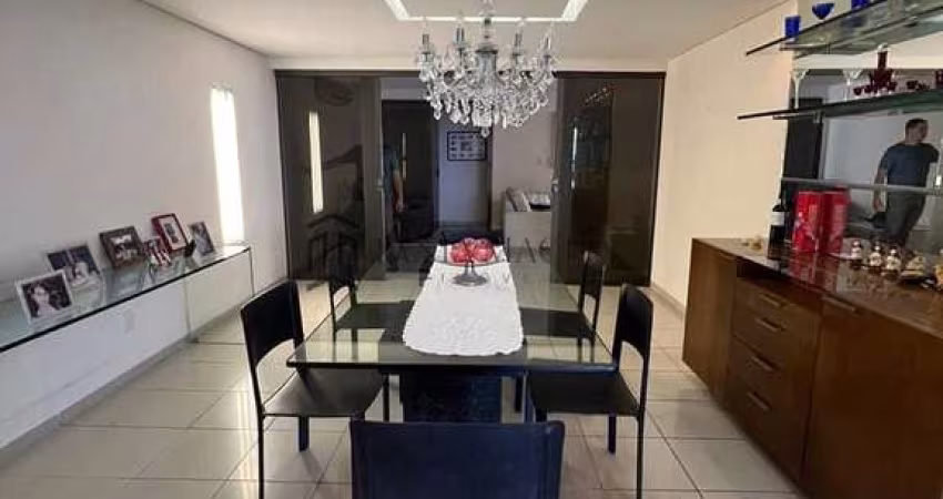 Apartamento à venda com 304m², 3 dormitórios, 3 suítes, varanda em todos quartos, dependência compl