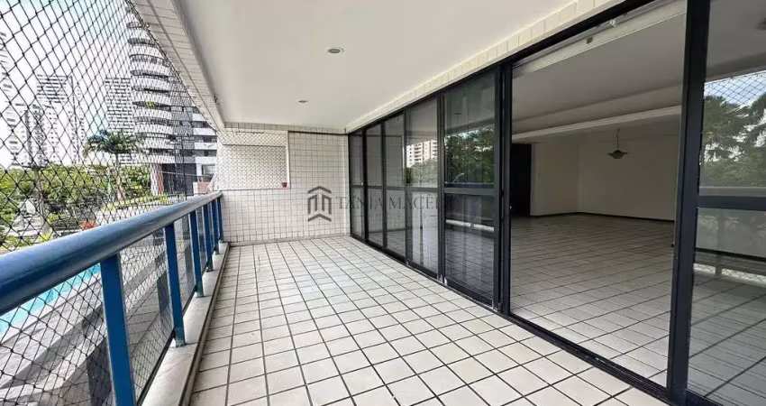 Apartamento à venda com 200m², 4 quartos sendo 2 suítes, wc social, sala 3 amb, varanda, cozinha e