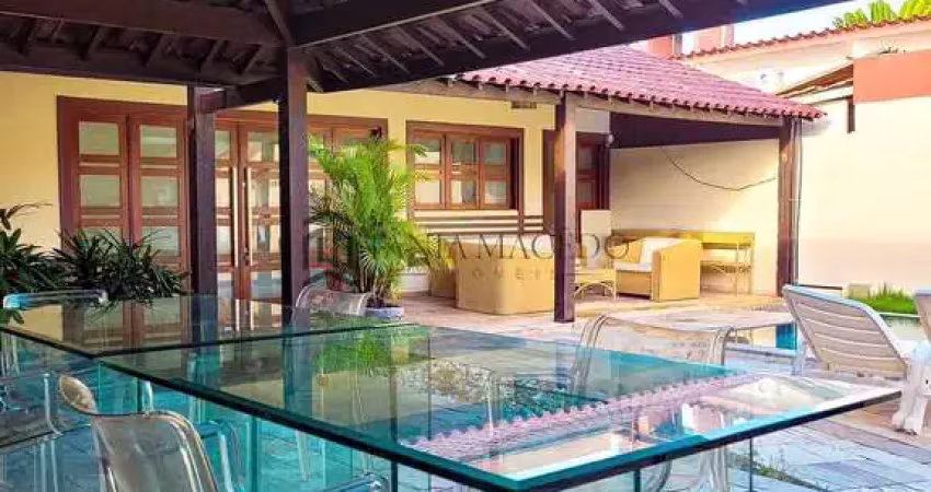 Casa à venda com área de 360m² e 163m² de área construída, 4 suítes, 50m do mar., serrambi , ipojuc
