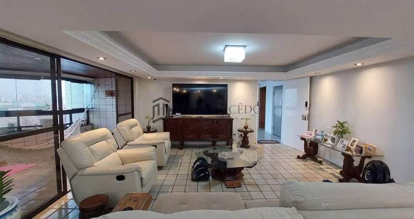Apartamento à venda com 300m², 3 quartos sendo 2 suítes e 3 vagas no Edf. Casa Grande das Ubaias, C
