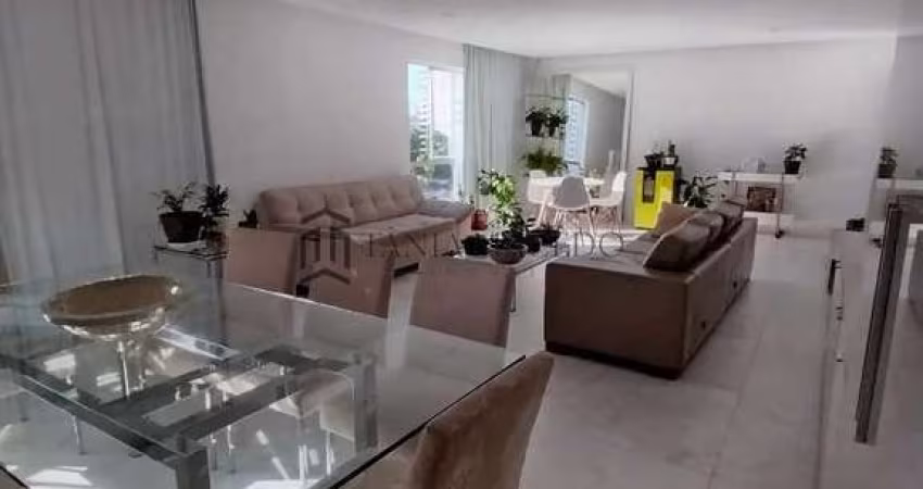 Apartamento à venda com 200m², 4 dormitórios, sendo 2 suítes, 2 vagas, Aflitos, Recife, PE.