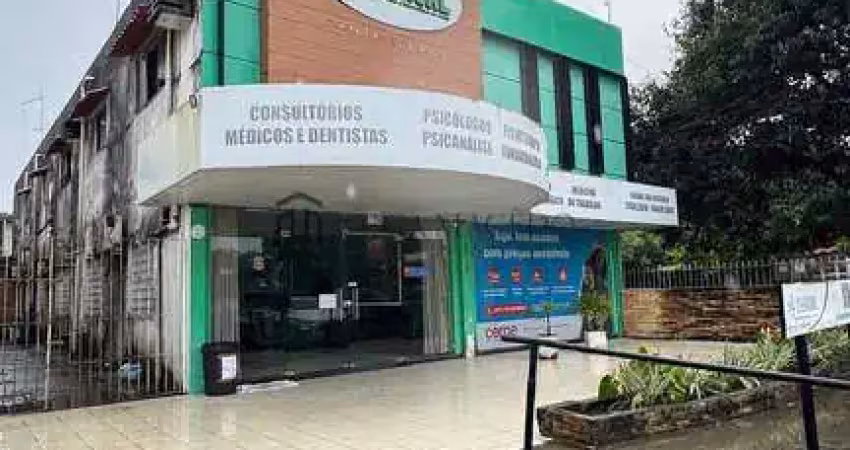 Prédio comercial, em localização privilegiada, 7 salas comerciais no terreo e 2 apt 150m² no 1ª and