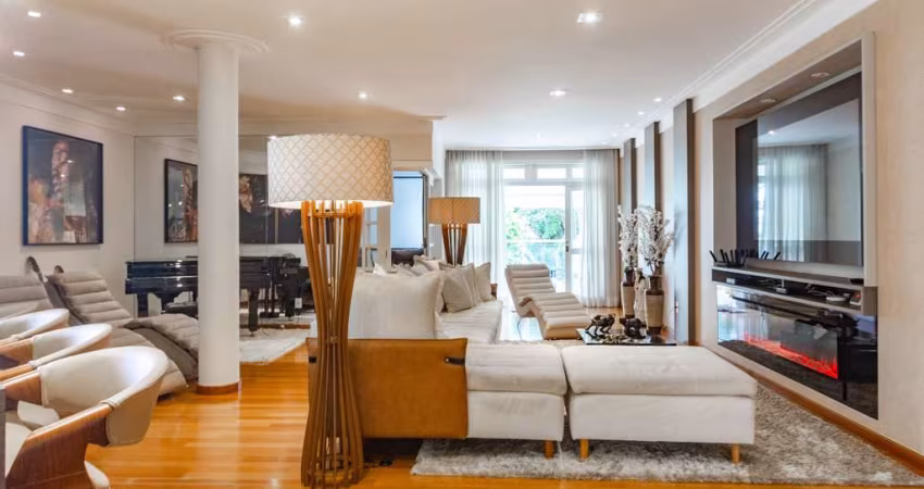 Casa tipo para venda com 5 quartos, sendo 4 suítes, 462m²