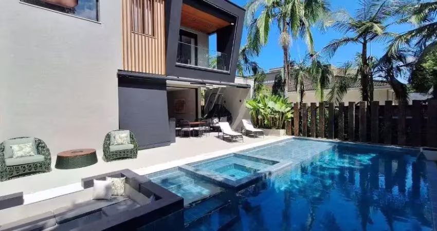 Casa à Venda em Riviera de São Lourenço, Bertioga - SP