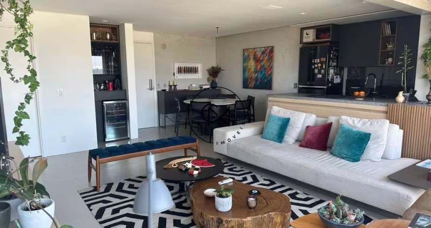 Apartamento incrível de 80m2 recém reformado no Campo Belo com 1 suíte !