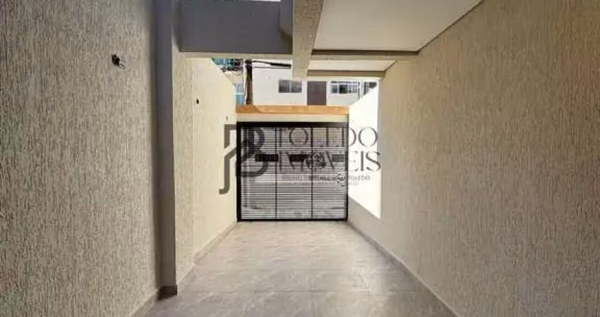Casa triplex de 2 dormitórios com suítes no bairro tupi - praia grande