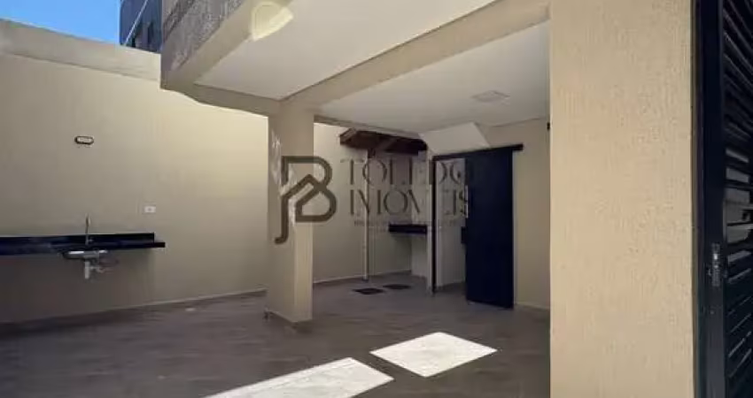 Casa triplex de 2 dormitórios com suítes no bairro tupi - praia grande