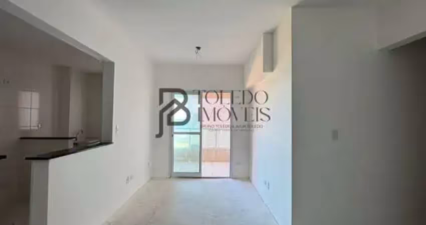 Apartamento de 2 dormitórios sendo 1 suíte, prédio frente mar no bairro vila mirim - praia grande