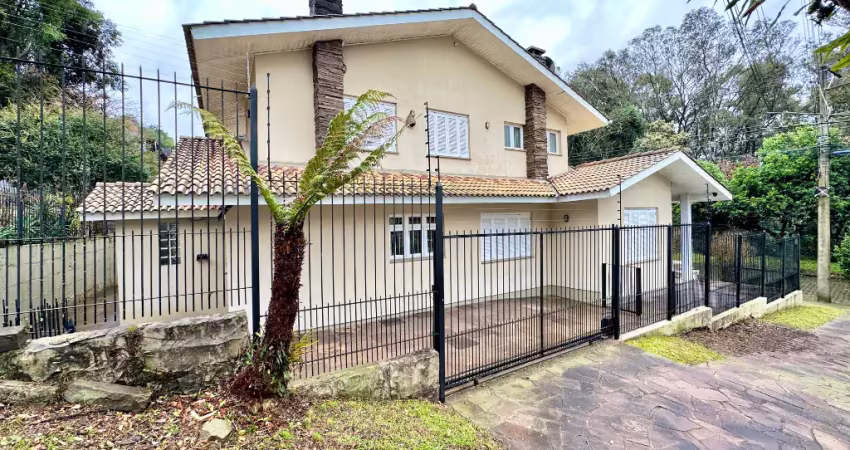 Casa individual em terreno de esquina em  excelente localização
