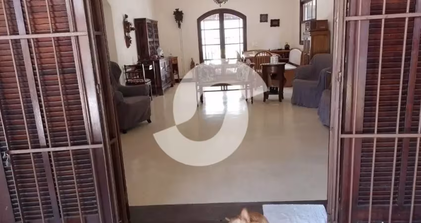 Casa linear à venda – amplo terreno e localização privilegiada em piratininga/niterói