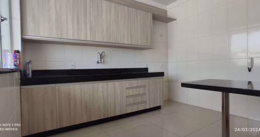 Casa Região de Ipatinga, Bairro Cidade Nova. Cód. K222. Piso porcelanato, 2 vagas. Quintal