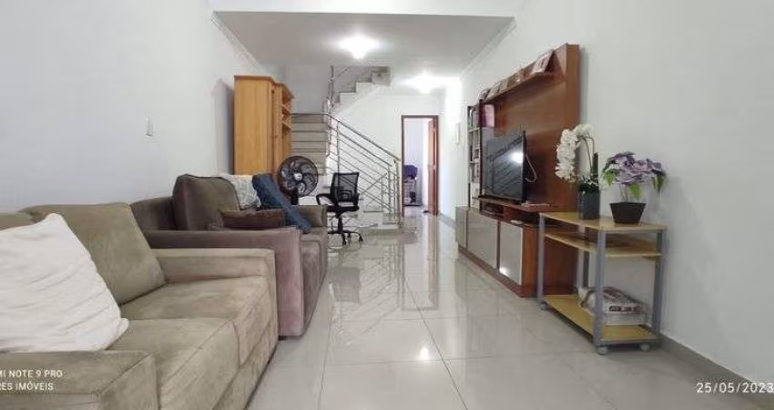 Casa Bairro Cidade Nova, Cód. K093 Tríplex, 3 qts/Suíte, 126 m², Sac. Quintal. Região de Ipatinga