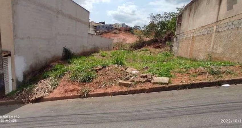 Lote Região de Ipatinga, Bairro Cidade Nova,Cód. L093, plano e murado laterais. Perto da avenida.