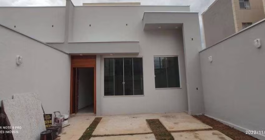 Casa Região de Ipatinga, Bairro Cidade Nova. Cód. K197, Quintal e 2 vagas de garagem