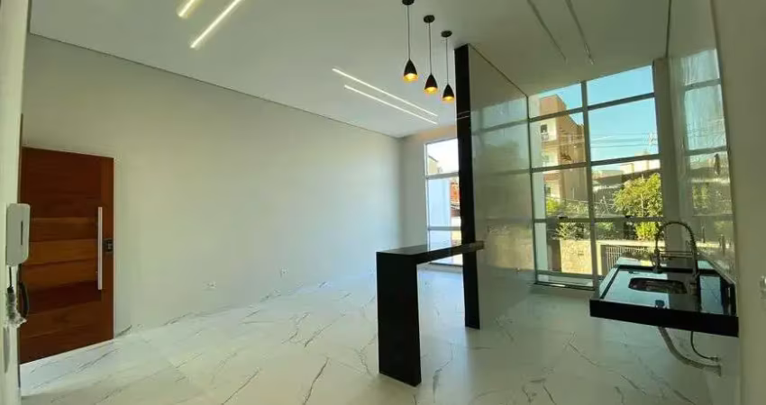 Casa Bairro Jardim Panorama. Cód. K225, pé direito duplo. 3 Quartos/suite, 3 vgs. Quintal. Área gourmet com armários planej.