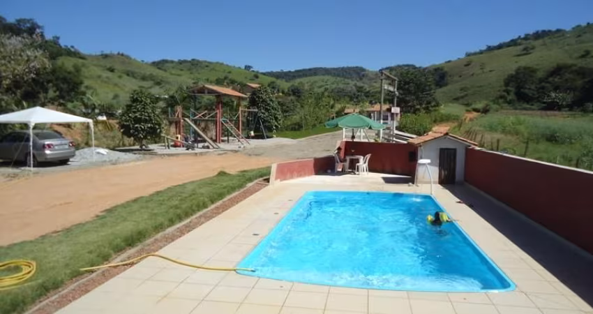 Chácara em Iapu, 7500 m² infraestrutura completa. Piscina. Casa. Córrego do Bugre, Região próxima de Ipatinga.