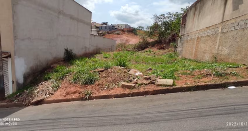 Lote Região de Ipatinga,  Bairro Cidade Nova, Cód. L093, plano e murado laterais. Perto da avenida e Parque Cidade Nova.