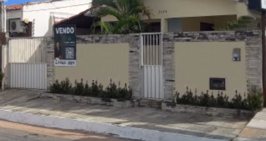 Imóvel residencial com potencial comercial na Ma Lacerda