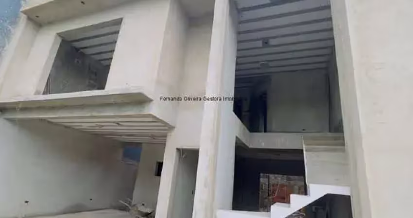 Sobrados novos com 3 quartos sendo uma suíte com closet e sacada - Bairro Italia