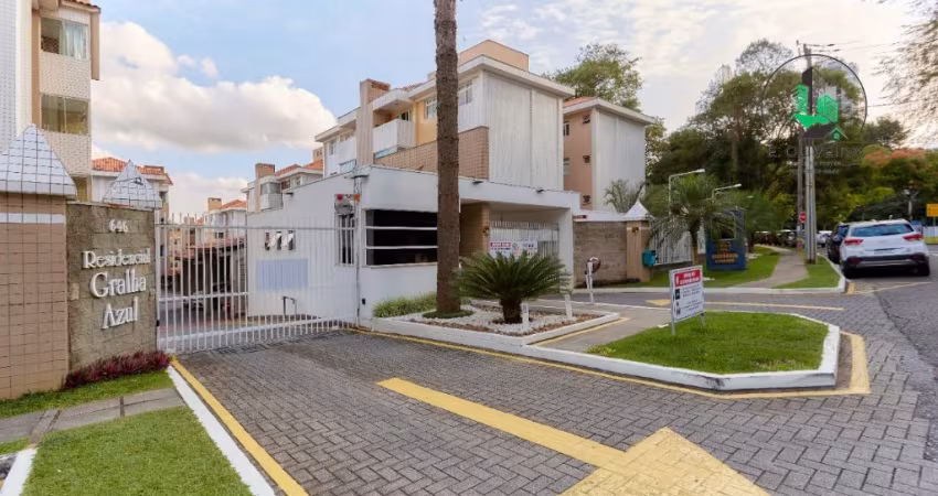 Apartamento no condomínio Gralha Azul, com 69,00m² úteis, sacada com churrasqueira e uma vaga coberta;