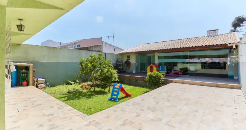 Sobrado com 252,00m² + edícula em terreno com 330,00m² no sítio cercado!